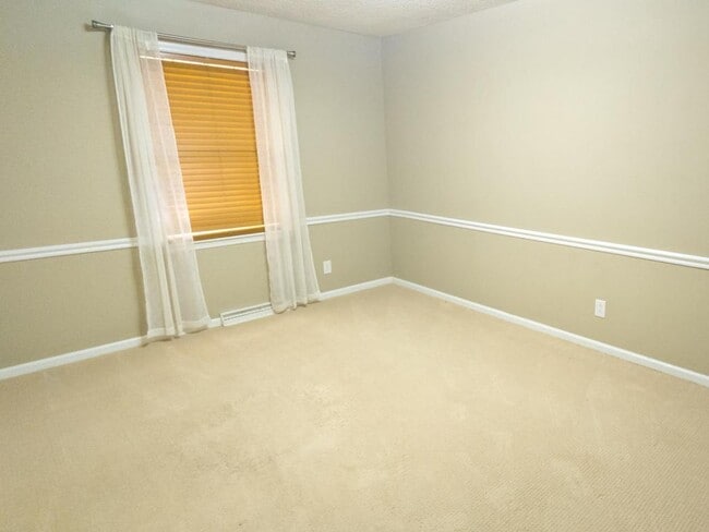 Building Photo - 122 Maxwell Dr