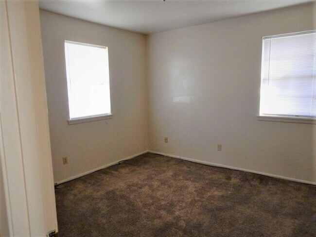 Building Photo - CHEROKEE PARK AREA-3 bedroom 1 Bedroom