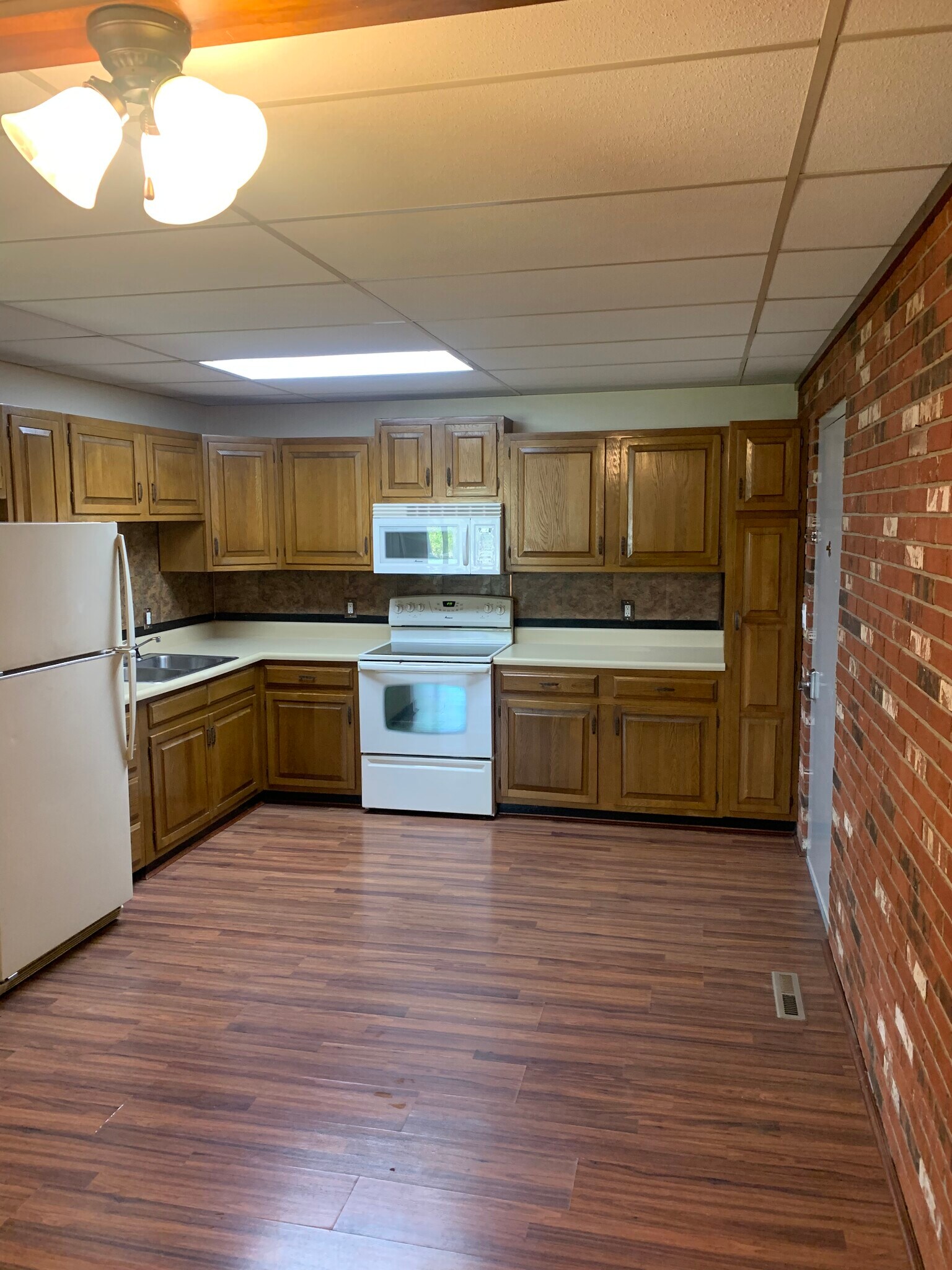 Building Photo - 2526 Rebecca Ct W