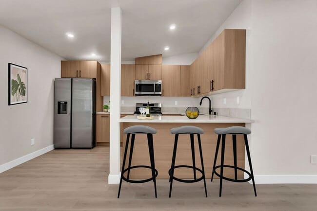 Building Photo - Newly remodeled 2 bed 1 bath with washer &...
