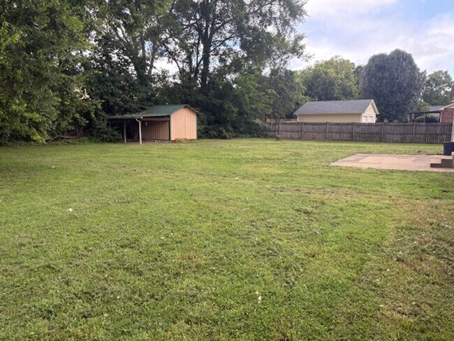 Building Photo - 2104 Split Rail Rd