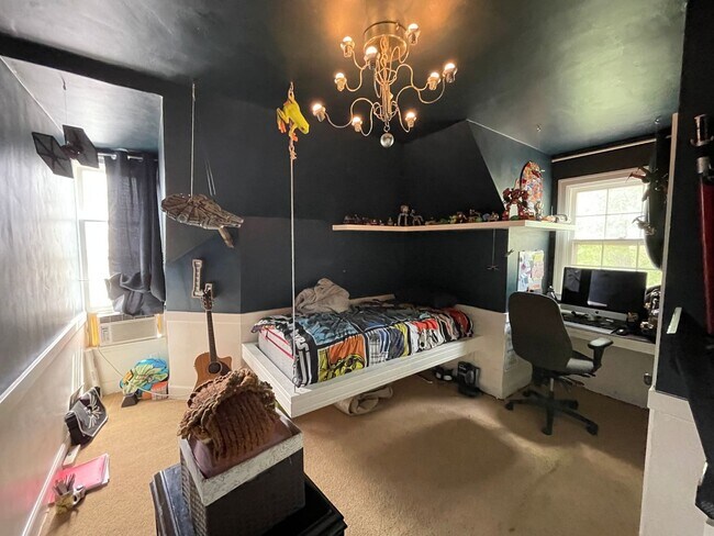 Building Photo - Quaint 3 Bed, 2 Bath Home