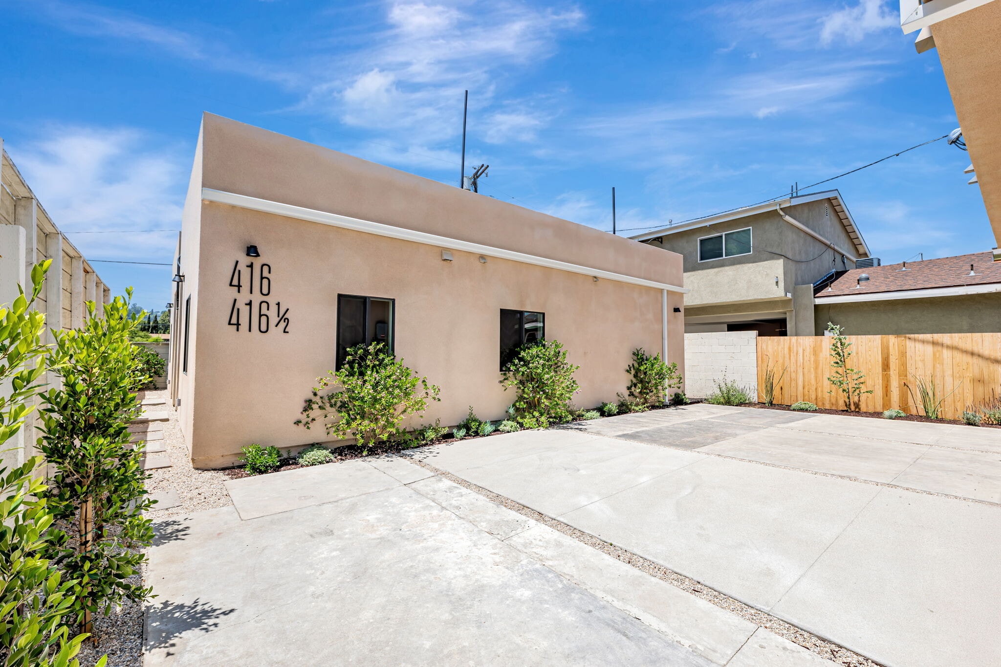 Building Photo - 416 S Ave 56