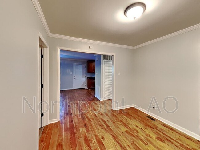 Building Photo - 521 Madison Ave