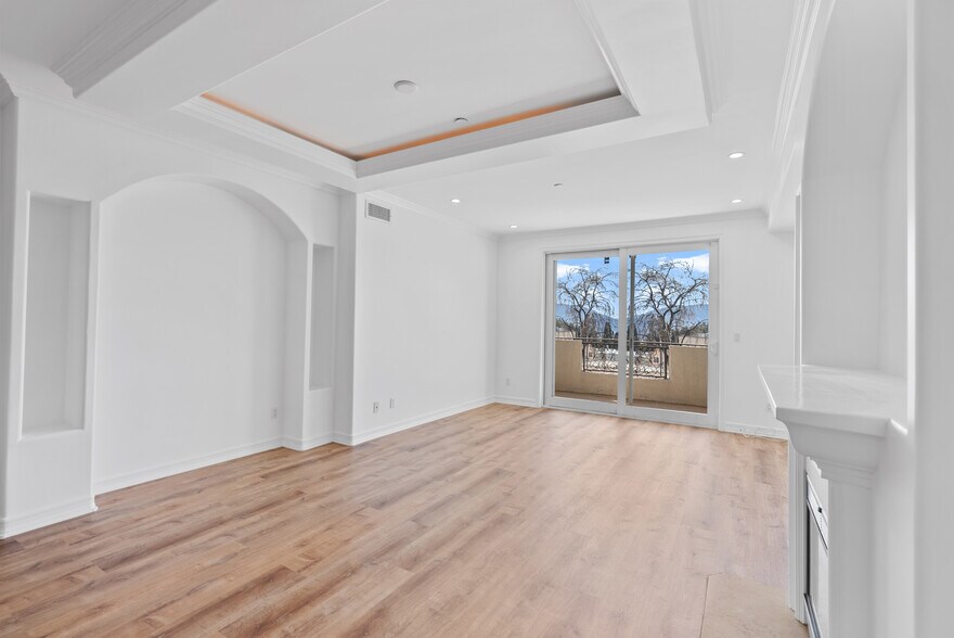 Building Photo - 600 E Magnolia Blvd