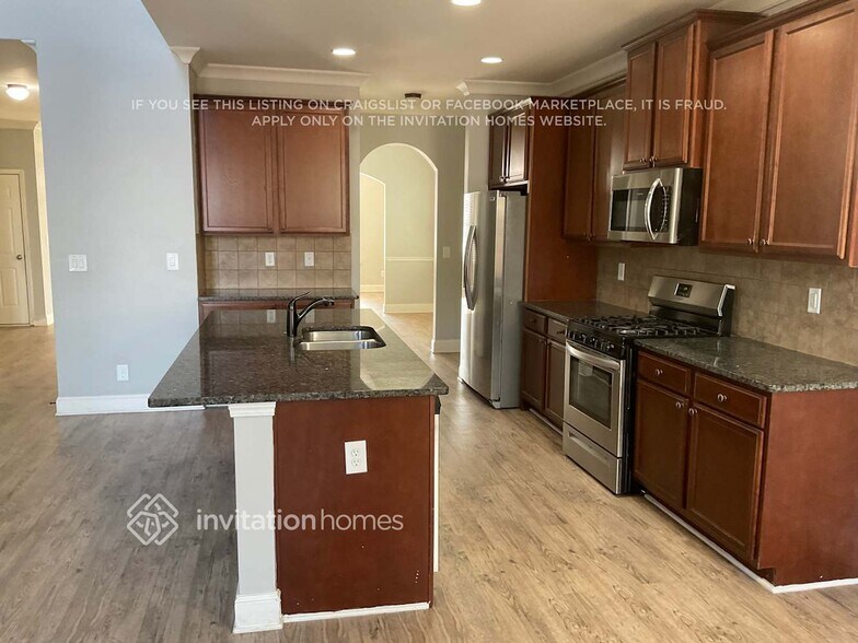 Building Photo - 1808 Global Dr