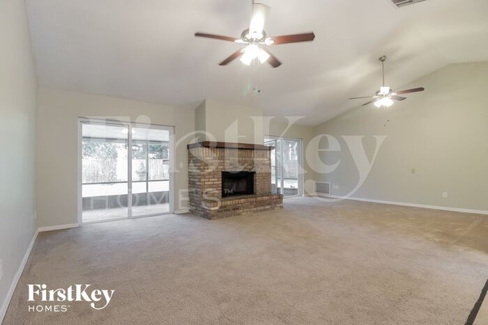 Building Photo - 7666 Glenmoor Ln