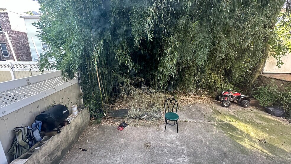 Building Photo - 165 Winfield Ave