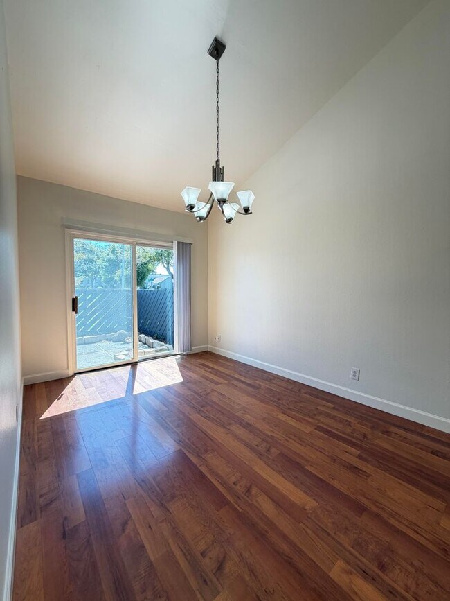 Building Photo - 3555 Magnolia Dr