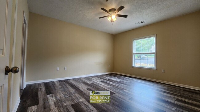 Building Photo - 3/2 Condo in Great Greenville Location!