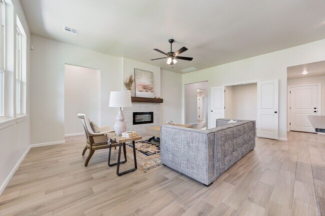 Building Photo - Brand New Home in Mustang!