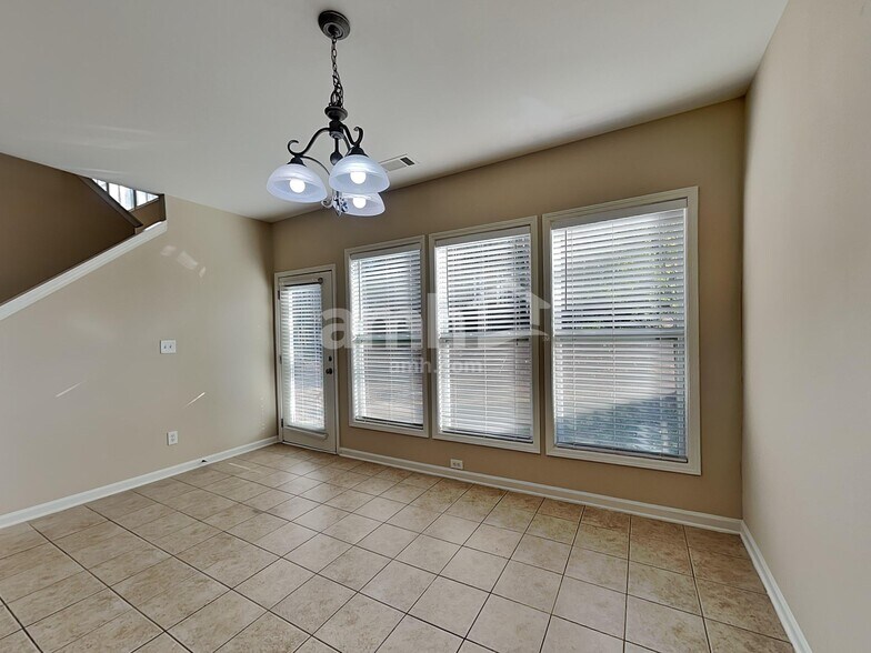 Building Photo - 2323 Jasmine Glen Dr