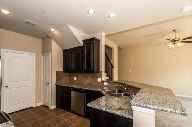 Building Photo - 250 Barrington Ln