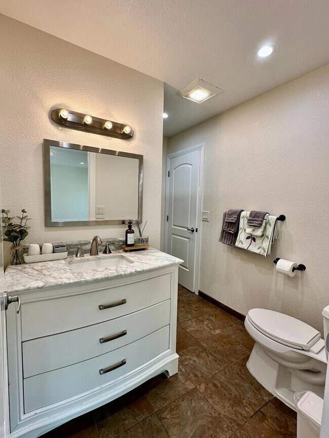 Building Photo - 6505 Skyfarm Dr