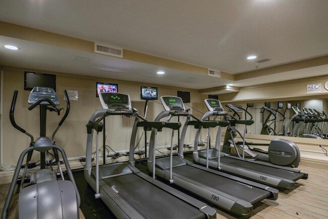 Building Photo - 915 E St NW