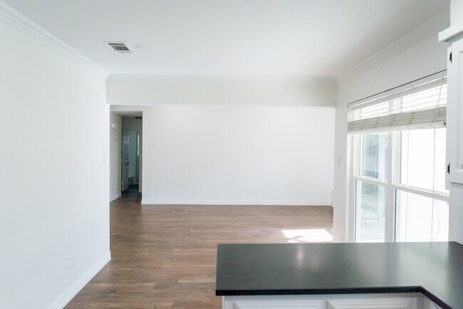 Building Photo - 2861 Panhandle Dr