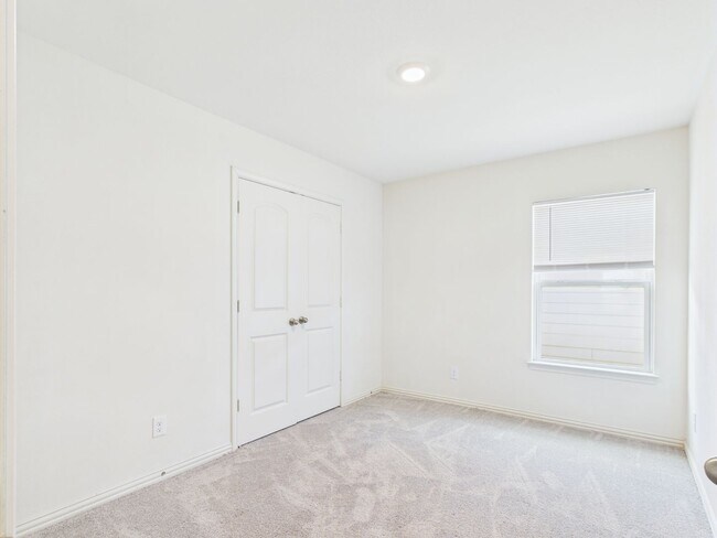 Building Photo - Single Story 4 bedroom
