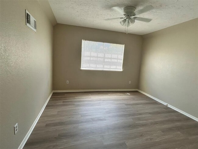 Building Photo - 2709 Dewberry Ln