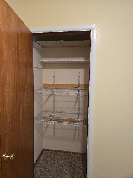 Building Photo - 1249 E Walnut St