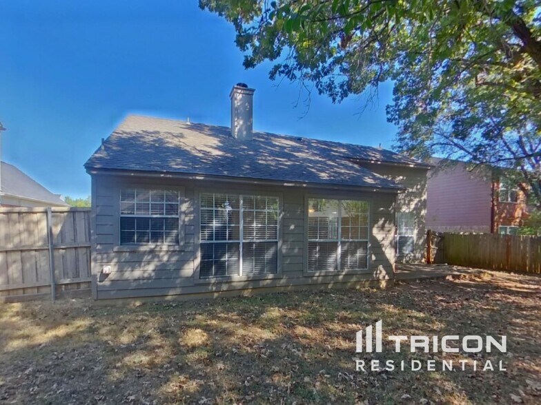 Building Photo - 2601 Country Creek Ln