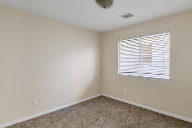 Building Photo - 835 Dracena Ct