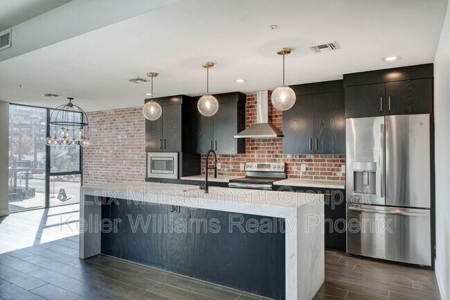 Building Photo - 504 E Roosevelt St