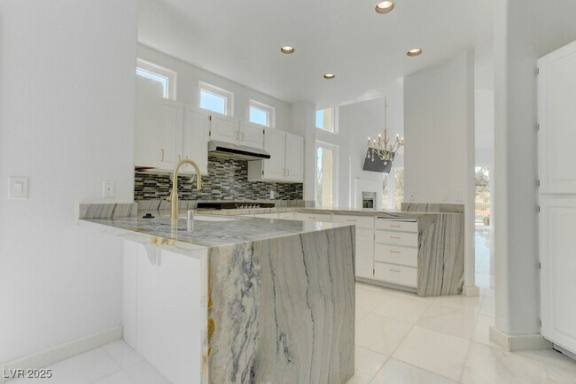 Building Photo - 8953 Diamond Falls Dr