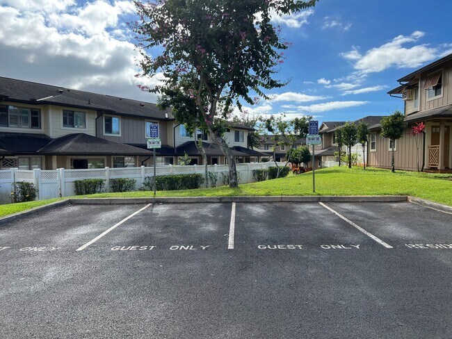 Building Photo - Spacious 2 bedrooms, 2 full baths with enclosed garage