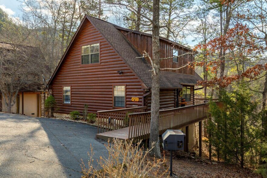Building Photo - 1652 Raccoon Den Way