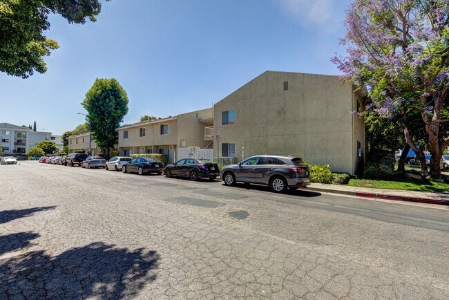Building Photo - 4558 Willis Ave