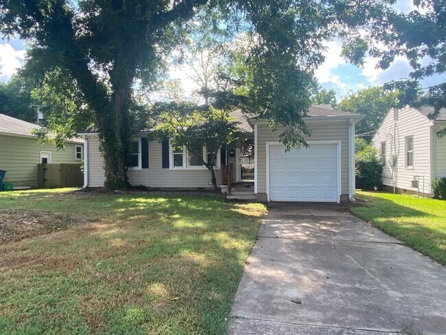 Primary Photo - Close to Brookside & Riverparks!!