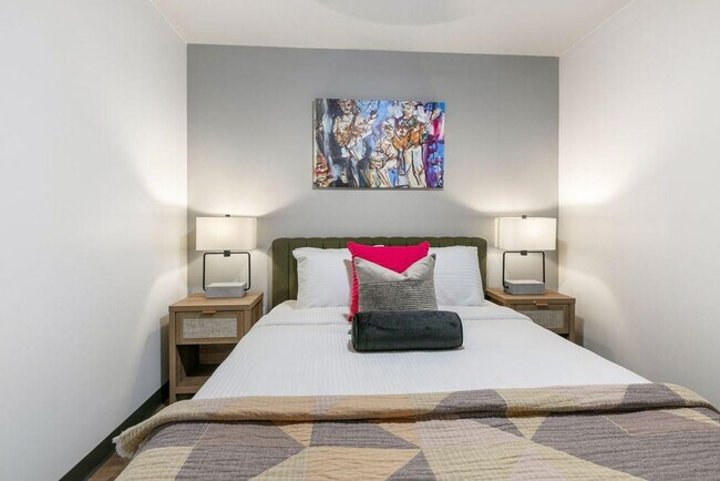 Building Photo - 611 Commerce St