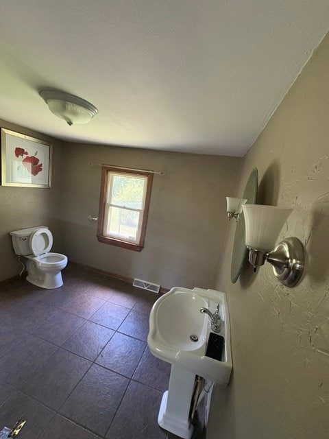 Building Photo - 4167 Oak St Ext