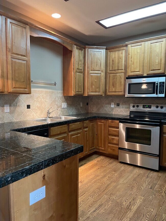 Building Photo - 3545 Big Ben Dr