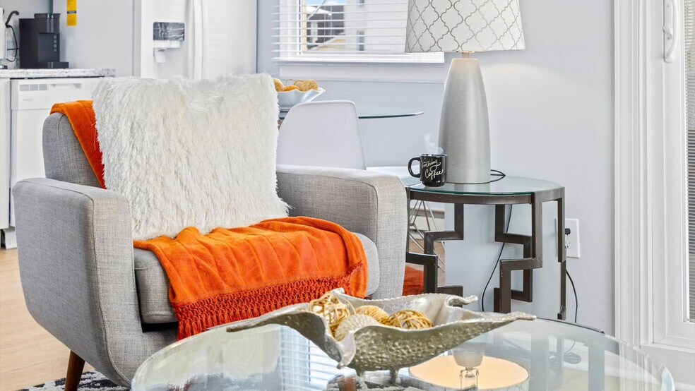 Building Photo - 714 West Ave