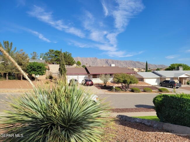 Building Photo - 305 Garden Grove Ln