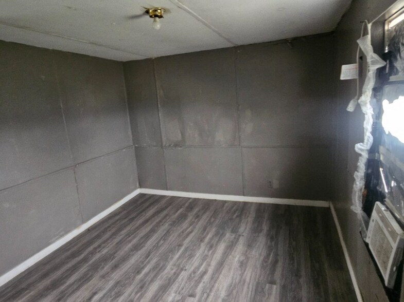 Building Photo - 1801 S Business 45