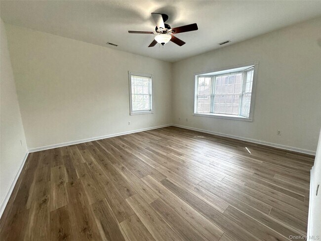 Building Photo - 133 High Point Cir