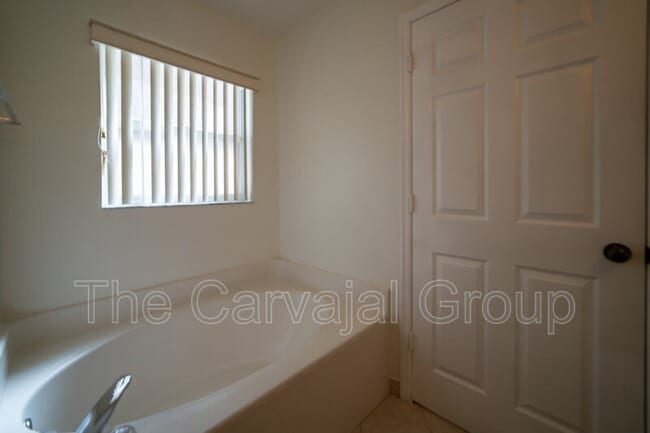 Building Photo - 1215 Kempton Chase Pkwy