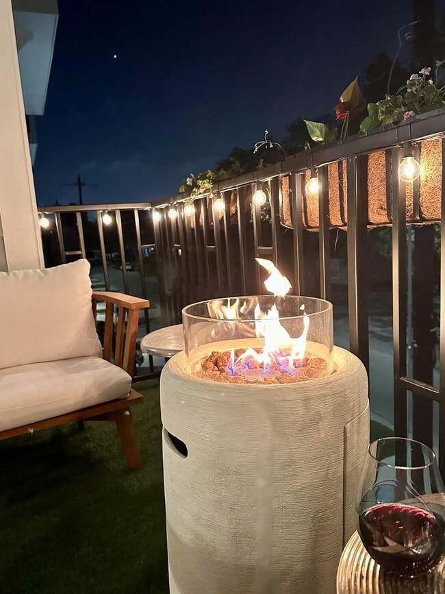 Building Photo - 1216 W 21st St