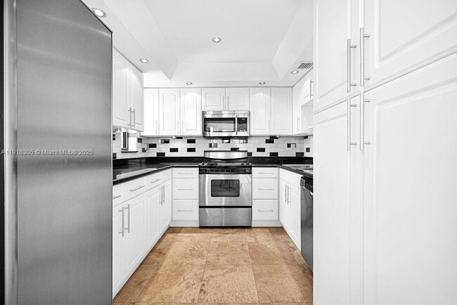 Building Photo - 1915 Brickell Ave