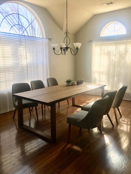 Building Photo - 5524 Glenview Ln