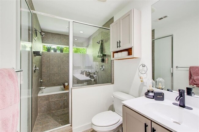 Building Photo - 241 Maynard Terrace SE