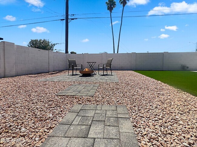 Building Photo - 8201 E Whitton Ave