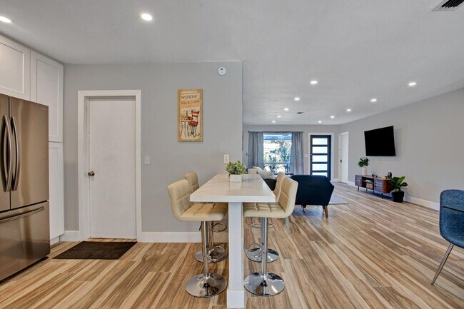 Building Photo - 2632 Madison St