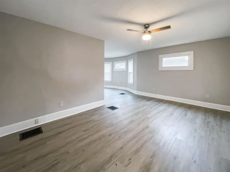 Building Photo - 196 N Burgess Ave