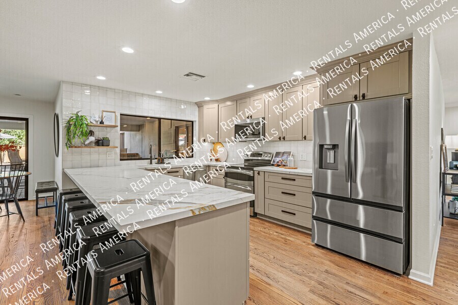 Building Photo - 7007 N Vía De Manana