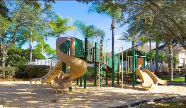 Building Photo - 2310 Silver Palm Dr