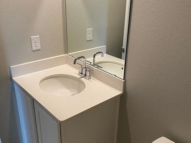 Building Photo - Charming 2-Story Townhome for Rent