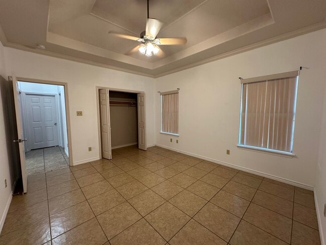 Building Photo - 302 Echo Valley Dr